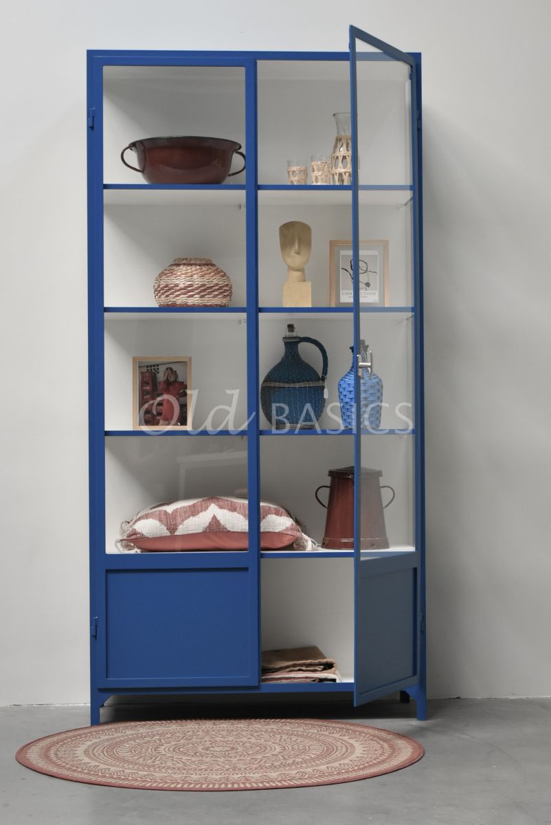 Detail van Apothekerskast Vitrine, 2 deuren, RAL5019, blauw, materiaal staal